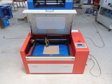 Çin 45w Co2 Lazer Kesim Oyma Makinesi, Sanat İşi Endüstrisi için, Lazer Kesimli Akrilik Mücevher Tedarikçi